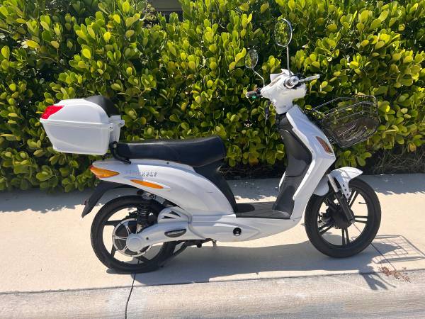 Photo Electric Scooter Bike $895