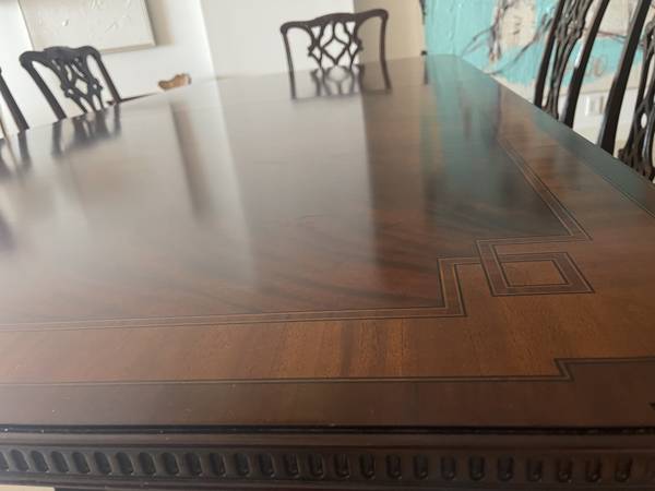 Photo Elegant Maitland smith dining table and 8 chairs $3,000