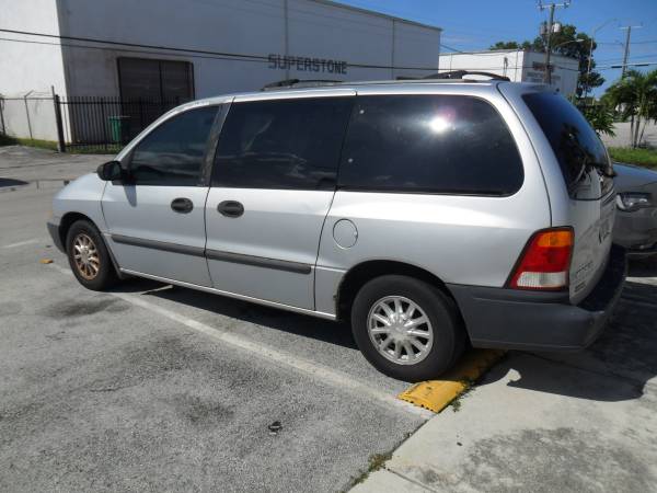 Photo FORD VN 2000 $1,500