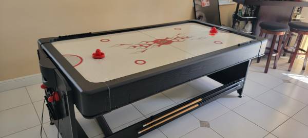 Photo Fat Cat 3 in 1 Pool, Air hockey and ping pong table $300