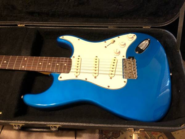 Photo Fender E10 Squier Strat 87 Lake Placid Blue $645