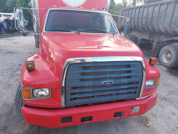 Photo Ford 1996 F-800 $9,800