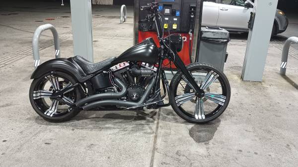 Photo Fully custom 2014 Fatboy lo has over $25k in upgrades one of a kind $19,999