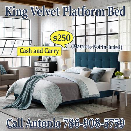 Photo King Platform Bed in Rich Velvet Teal Color $250 (Doral FL)