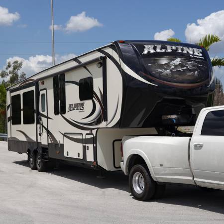 Photo Monthly RV Rental Free Drop off and Setup for Travel Trailer $1,500
