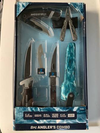 Photo New Mossy Oak 8 Piece Anglers Combo with Multitool $20