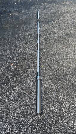Photo OLYMPIC 7 FOOT  45 LB. BARBELL BAR (GOOD CONDITION) $90