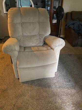 Photo Power lift chair ( recliner) $900
