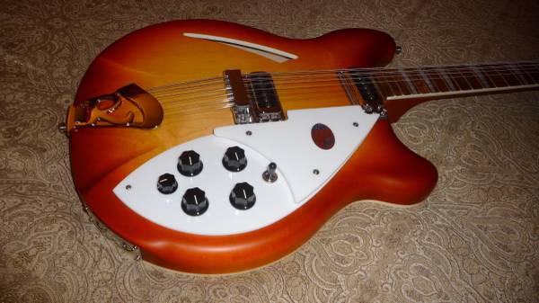 Photo Rickenbacker Limited Edition 36012 Satin Autumnglo Limited Edition $2,900