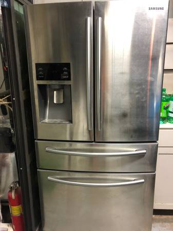 Photo SAMSUNG REFRIGERATOR NEEDS WORK DOES NOT COOL OR FREEZE 2 DOORS 2 DR $350