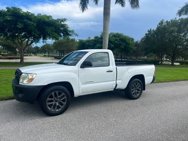 Photo TOYOTA TACOMA, PICK UP TRUCK, LIKE NEW, ONE OWNER,LOW MILES $10,900