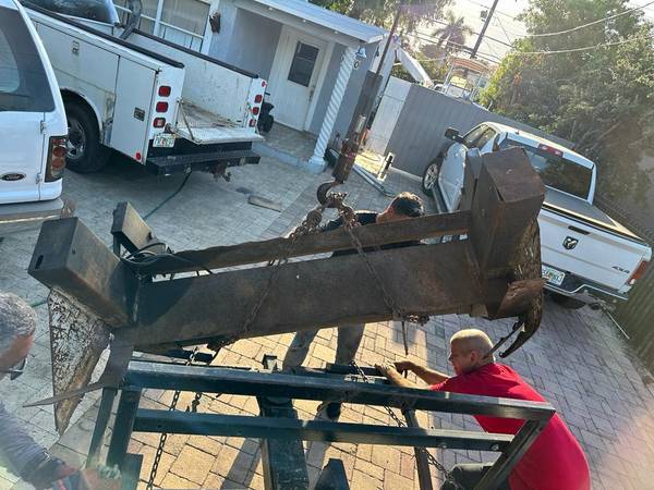 Photo TRUCK LIFT GATE ELECTRIC OVER HIDRAULIC  SALE OR TRADES $600
