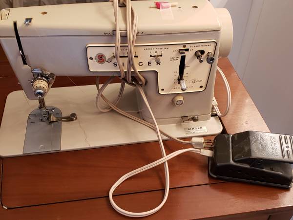 Photo Vintage Singer Sewing Machine $200