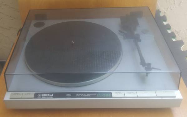 Photo Vintage Yamaha P-700 Turntable woptional $50 Ortofon DJ Cartridge $245