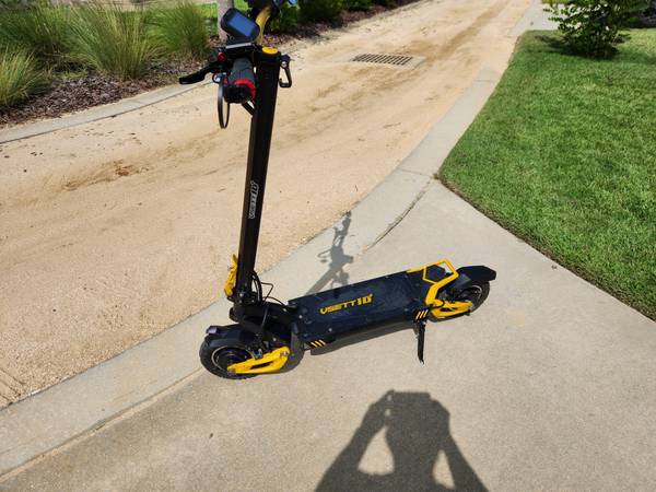 Photo Vsette 10 Electric Scooter $1,400