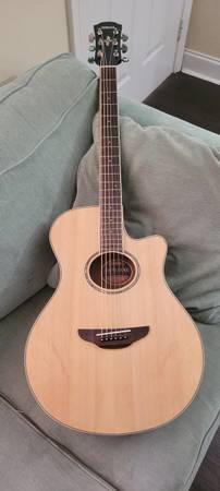 Photo Yamaha APX600 Acoustic-electric Guitar w gig bag $175