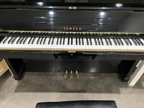 Photo Yamaha Piano U2 $2,500