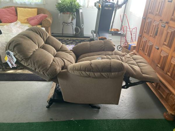 Photo electric recliner lift chair $300