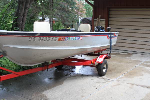 Photo 15 Foot Alumacraft Boat with Motor $1,450