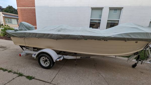 Photo 1975 18ft. Center console StarCraft in very good condition $3,500