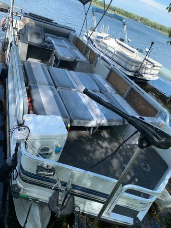 1992 24 foot Sun Tracker Party Barge with bunk trailer $9,000