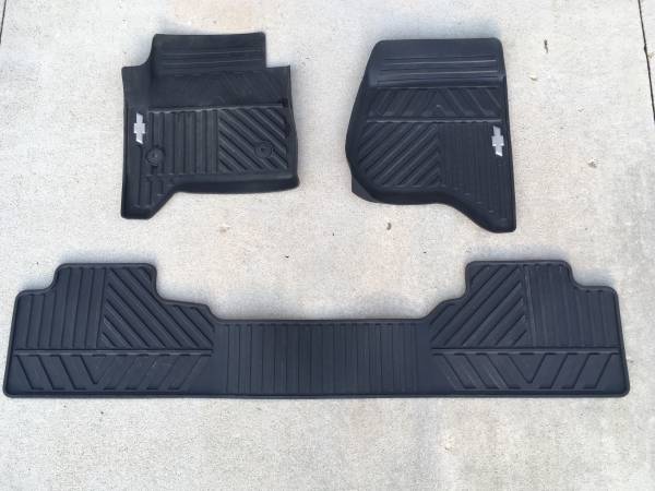 Photo 2014-2017 Chevy Silverado 1500 Crew Cab OEM Floor Mats $130