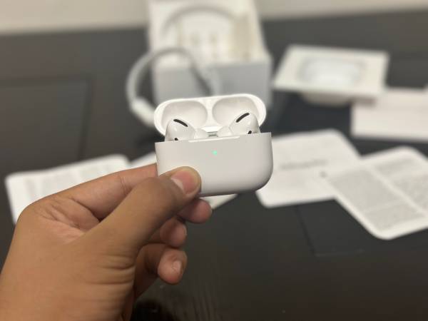 Photo Apple Airpods Pro 1st Generation ( Ship In 24 Hour ) $59