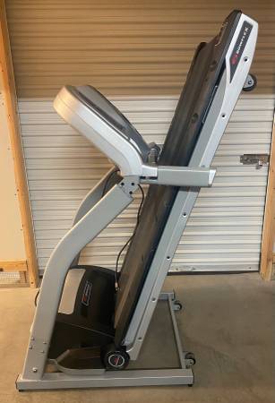 Photo Bowflex 7 Series Treadmill $300