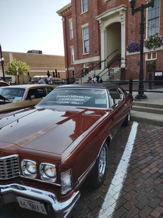 Photo Classic Cruiser 1973 Ford Thunderbird $26,000