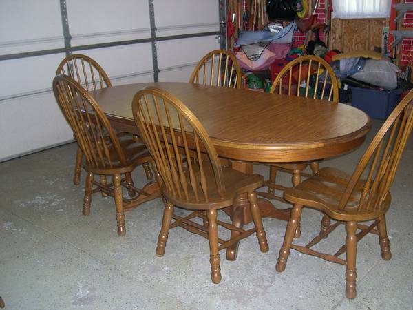 Photo Cochrane Hermitage House Collection. oak kitchen table, formica top $350