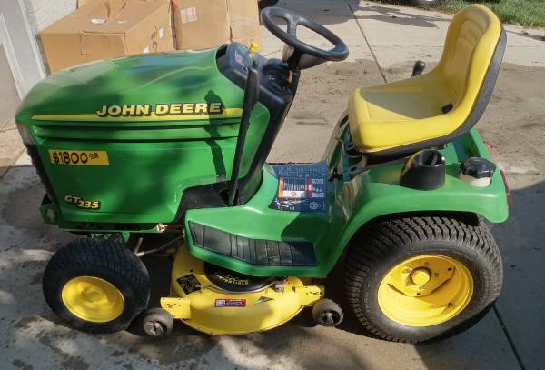 Photo John Deere GT235 Garden TractorMower,Hydro, 42 Deck $1,650