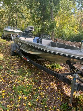 Photo Ranger bass boat $1,500