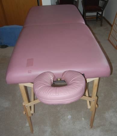Photo STRONGLITE Portable Folding Massage Table with headrest $50