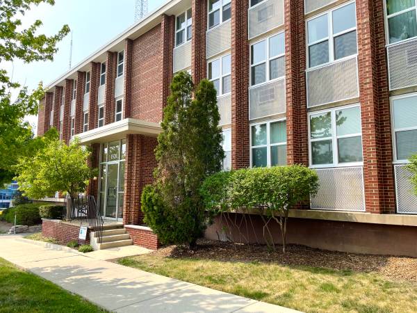 Spacious 1 BR near Downtown Shorewood 1st MONTH FREE $895
