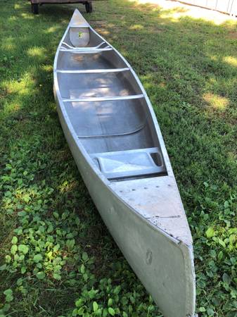 Photo 17 ft Grumman Aluminum Canoe In VERY Good Condition with Straight Keel $450