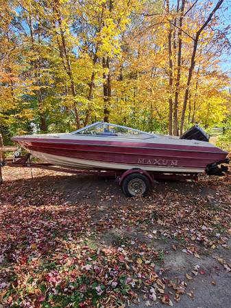 1990 Maxum Boat $3,500