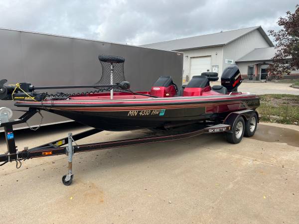 2000 Skeeter boat $12,500