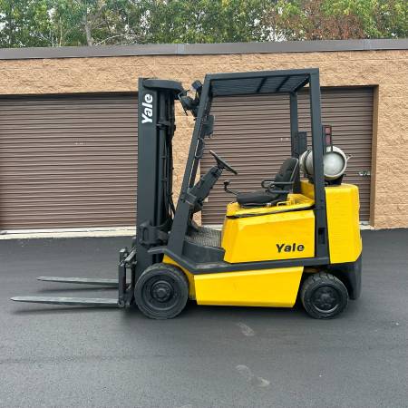 Photo 2004 Yale 5000 lb Forklift Outdoor Tires propane side shift Pneumatic $9,400