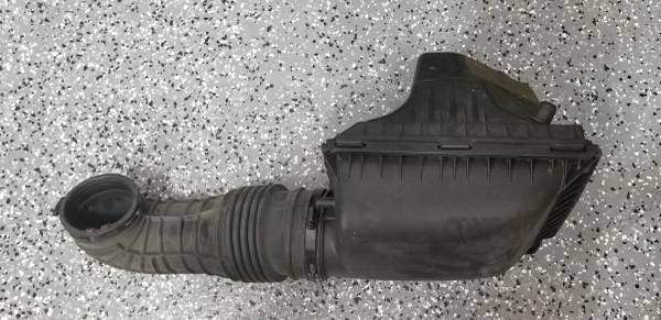 Photo 2008-2010 Challenger SRT8 oem stock air box $40