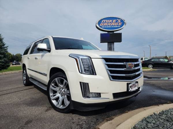 Photo 2015 CADILLAC ESCALADE ESV LUXURY 4X4 4DR SUV $29,995