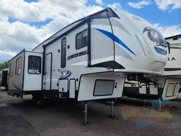Photo 2021 Forest River RV Cherokee Arctic Wolf 291RL Fifth Wheel $39,487