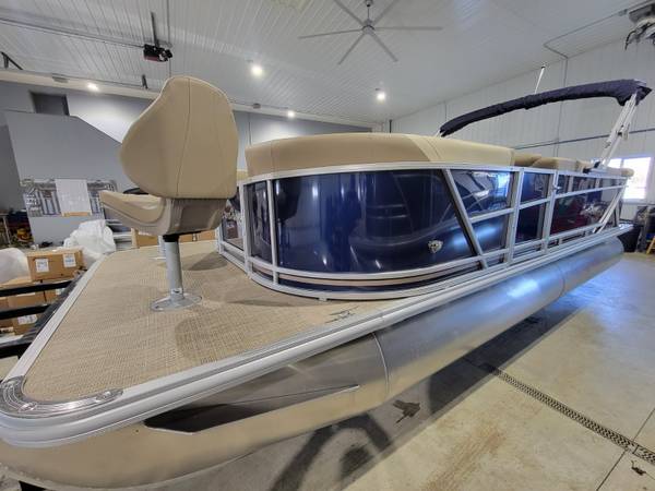 Photo 2023 Sunchaser 22 DS Cruise Pontoon Boat with a 90hp Yamaha N704 $37,599