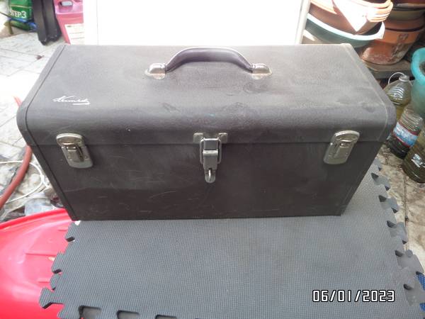 Photo 20 inch professional Kennedy portable tool box with lift out tray $1