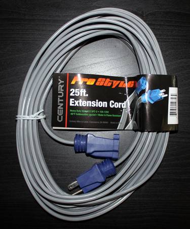 Photo 25 ft 25 Flat Extension Cord. $17