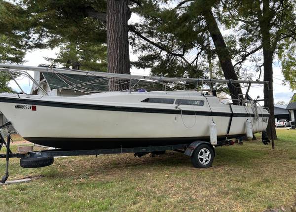 26 sail boat w motor trailer $5,500
