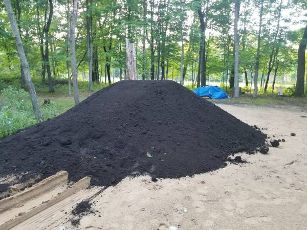 Photo 5 yards premium yard and garden top soil black dirt delivered $250