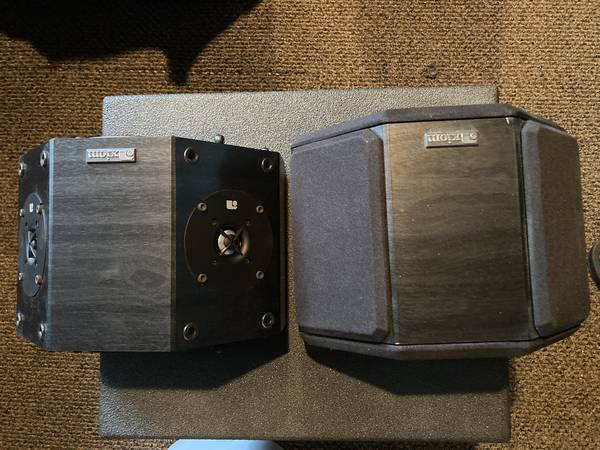 Photo Axiom Speakers QS8 Pair and 2 Brackets $350