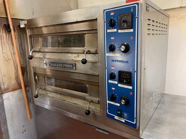 Photo Bakers Pride EP-2-2828 Double Deck Countertop Electric Pizza Deck Oven $5,995