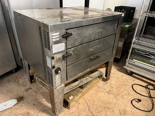 Photo Bakers Pride Nat Gas Double Stack Stone Deck Oven GP-01, $4,995