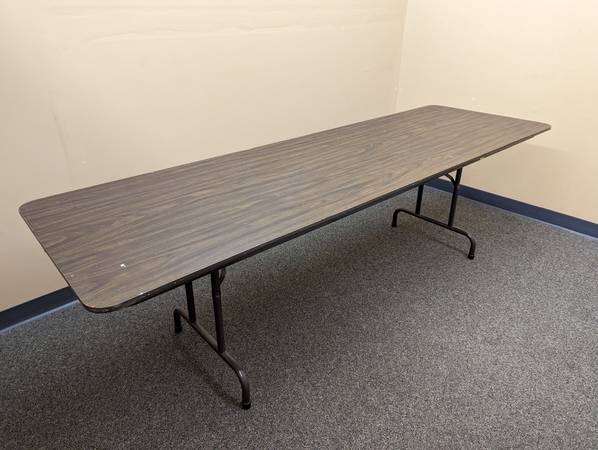 Photo Banquet table Formica-wood 8 ft $50